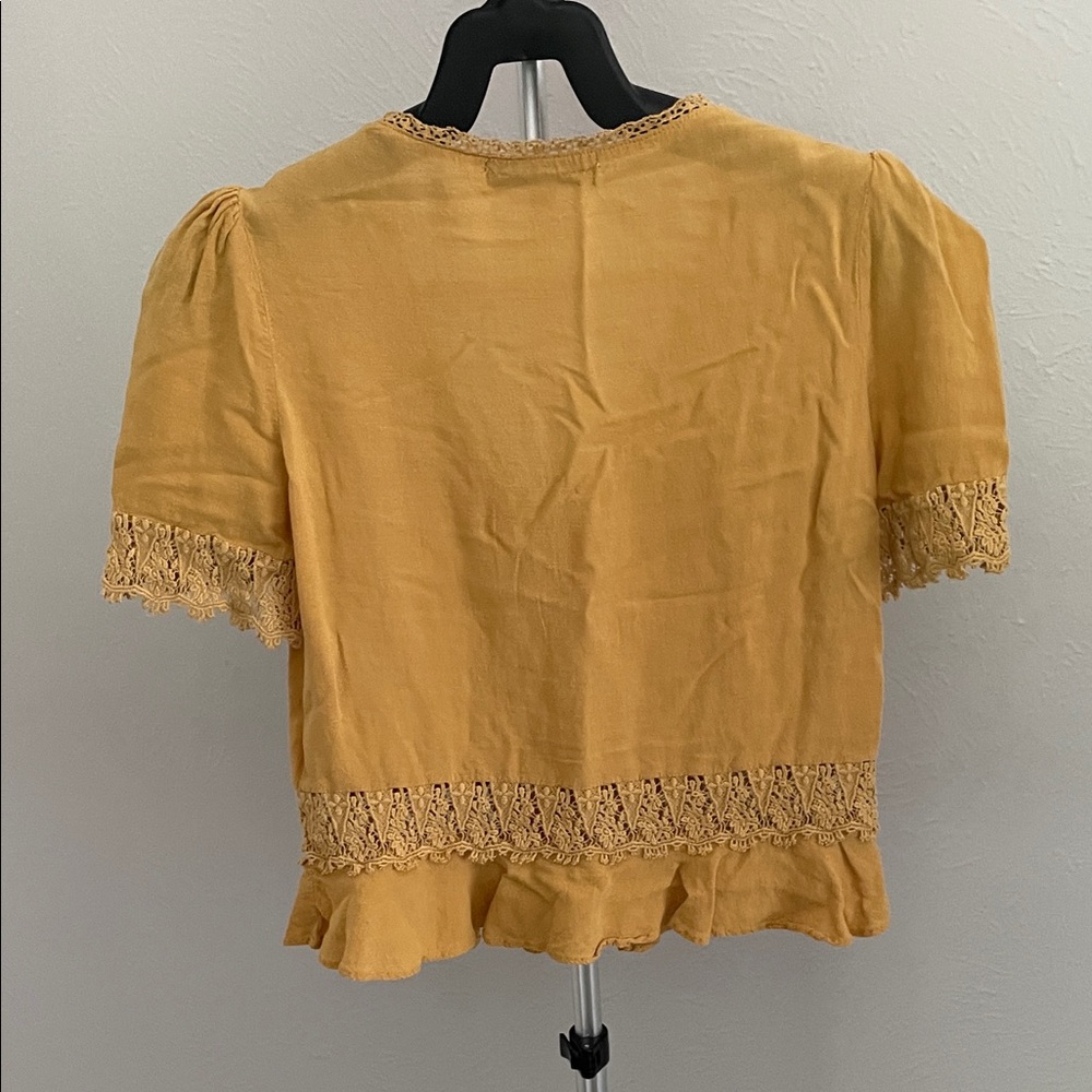 Heartloom Golden Lace Blouse - Picture 6 of 9